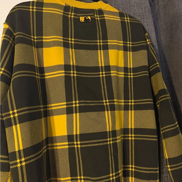 MLB New York Yankees Black & Yellow Plaid Crewneck - Picture 5 of 5